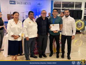 UNACH rinde homenaje a docentes por 25 y 30 años de servicio