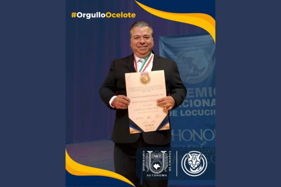 Javier Gómez Mandujano, egresado de la UNACH, recibe el Premio Nacional de Locución 2025