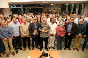 Celebra librería del FCE UNACH presentación de &#039;Yo, Maximiliano. El Sueño del Colibrí&#039; de Juan Carlos Cal y Mayor Franco