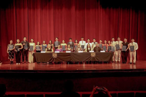 Rector de la UNACH acompaña a la Décima Generación de Licenciados en Danza en su Graduación