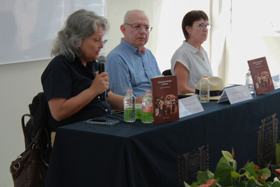 Benemérita UNACH presenta libro &#039;Alfabetización Bilingüe en Chiapas&#039; en el IV Coloquio de Posgrado