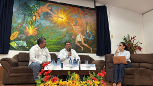 Presentan obra especializada en derecho laboral educativo en FILUNACH 2025