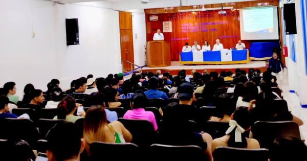 Reconoce UNACH la excelencia académica de sus estudiantes en la Facultad de Negocios