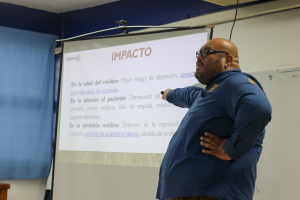 La UNACH impulsa el bienestar académico con ponencia sobre el Síndrome de Burnout en estudiantes de Medicina
