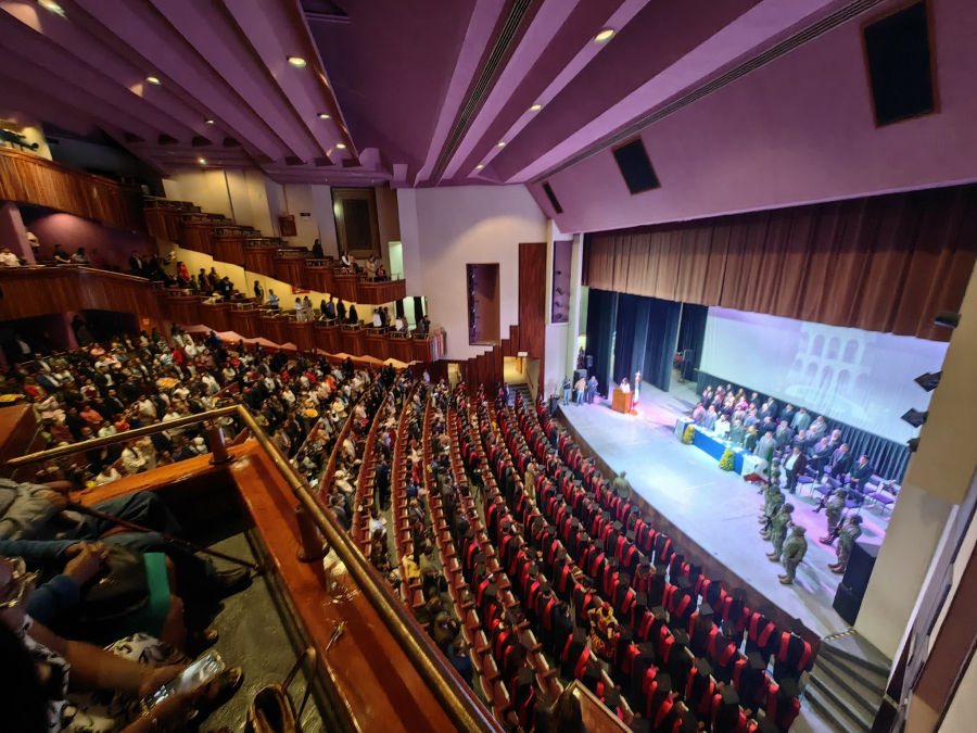 Celebran graduación de la generación 2020–2025 de la Facultad de Derecho