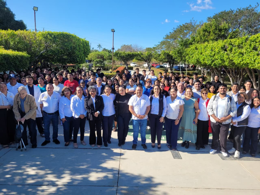 Regresan a clases estudiantes en campus de Arriaga