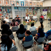 Presentan libro sobre la defensa histórica de la democracia