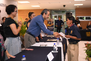 UNACH reconoce a sus trabajadoras y trabajadores administrativos