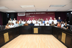 Rector recibe en nombre de la UNACH reconocimiento histórico por 50 años de labor educativa