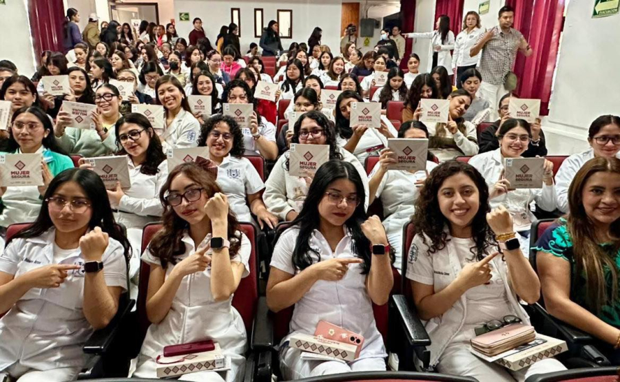 La Facultad de Medicina Humana se suma al Programa Mujer Segura con entrega de dispositivos Smartwatch a estudiantes