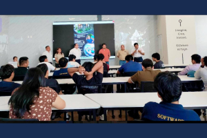 Egresado comparte experiencias profesionales con estudiantes de Ingeniería en Desarrollo y Tecnologías de Software