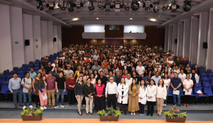 Rector da la bienvenida a 230 aspirantes en el curso de inducción de la Facultad de Medicina Humana de la UNACH