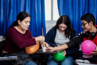 Realiza Campus XVIII Comitán taller de elaboración de piñatas como parte de sus actividades decembrinas