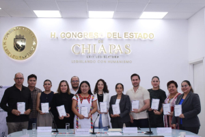 Presentan libro &#039;Los derechos humanos desde la perspectiva universitaria&#039; en el H. Congreso del Estado