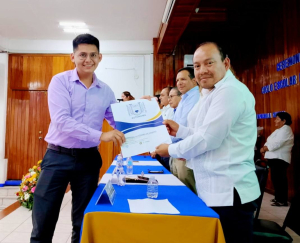 Entregan cartas de pasante a egresados de Contaduría y Desarrollo de Software