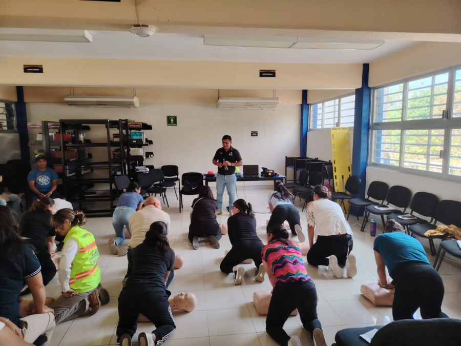 Escuela de Ciencias Químicas de la UNACH capacita a su personal en primeros auxilios