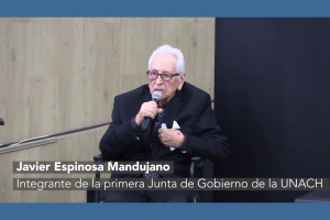 Participación del maestro Javier Espinoza Mandujano durante la sesión.