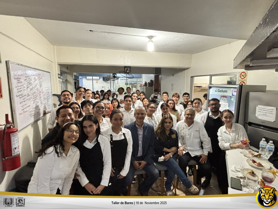 Estudiantes exponen expertise en mixología en proyectos finales deTaller de Bares