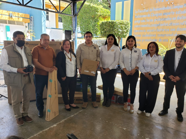 Dotan de equipos tecnológicos a la Facultad de Humanidades Campus VI 