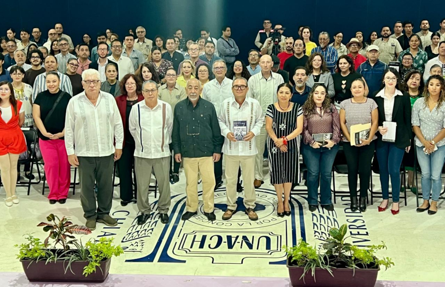 Presentan en UNACH al escritor cubano Leonardo Padura con  su novela “Morir en la Arena”