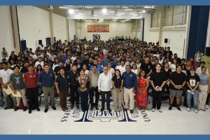 Estudiantes de Arquitectura de la UNACH reciben tarjetas del Banco de Bienestar para beca federal